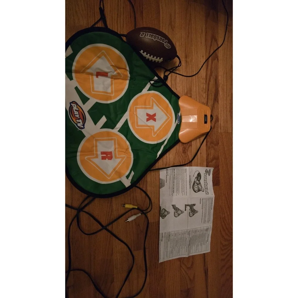 Radica Football‎ 2 Play TV Plug and Play Arcade Video Game 2006 Mattel